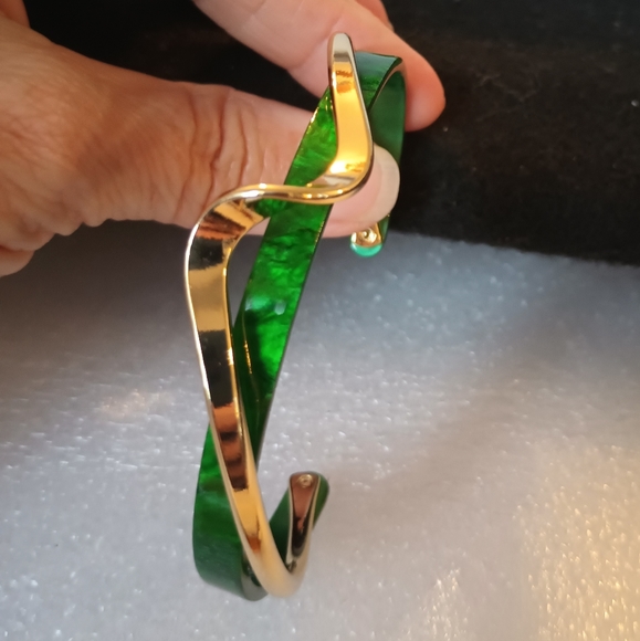 18k. Gold Plated Bangle - Picture 3 of 9